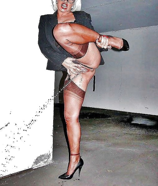 Piss like a man - woman peeing standing up!