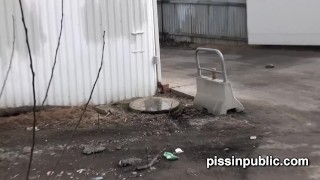 Girls so desperate to empty their bladders piss next to roads