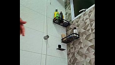 TAKING A BATH WITH MY PEE