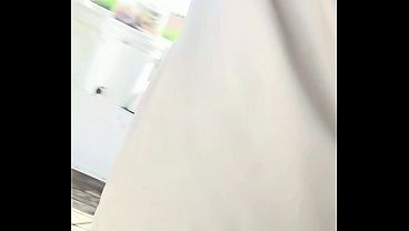 pee on the ground then come in car