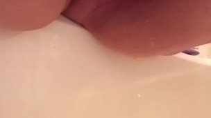 Pissing in my Tub (for all you piss lovers)
